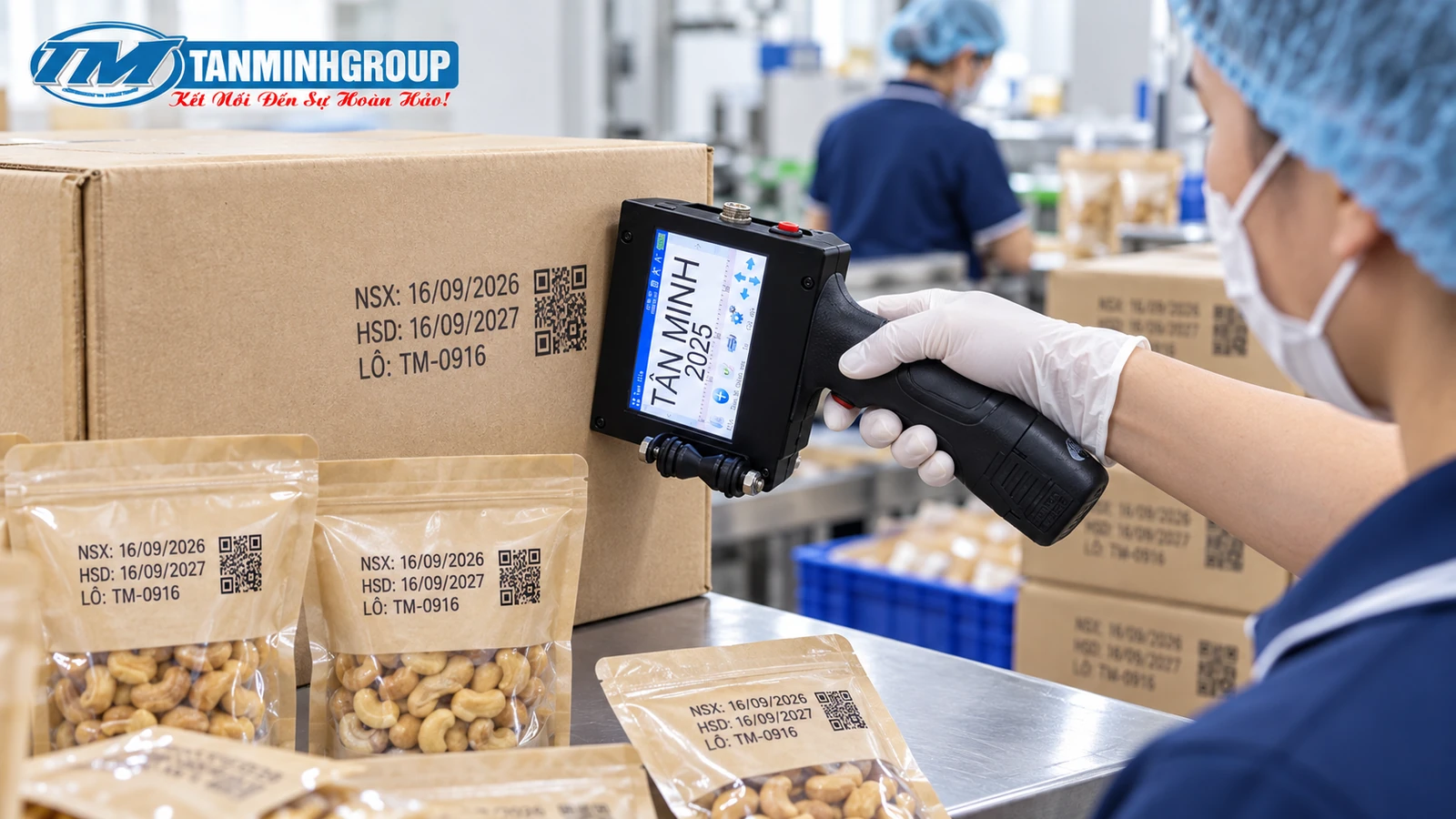 Máy in ngày sản xuất cầm tay trên thùng carton và túi thực phẩm